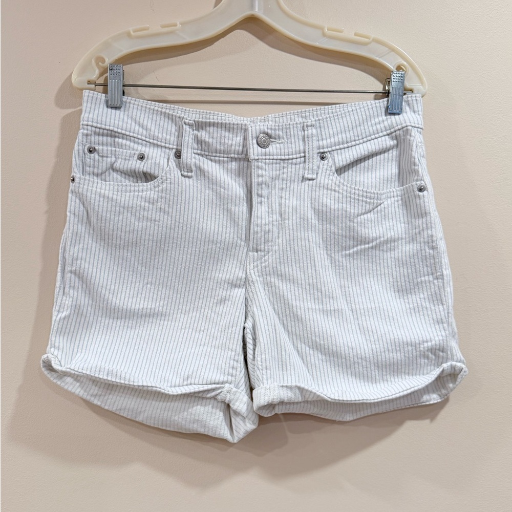 🔥Levi’s Women's White Striped Shorts Mid Length Sz 29 EUC🔥